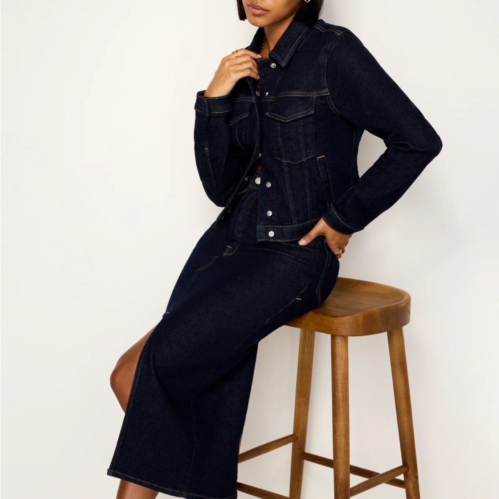 Good American Rinsed Denim Midi Skirt